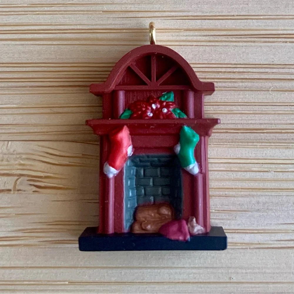 Hallmark Keepsake Ornament * Ready For Santa * 1997 Miniature Keepsake